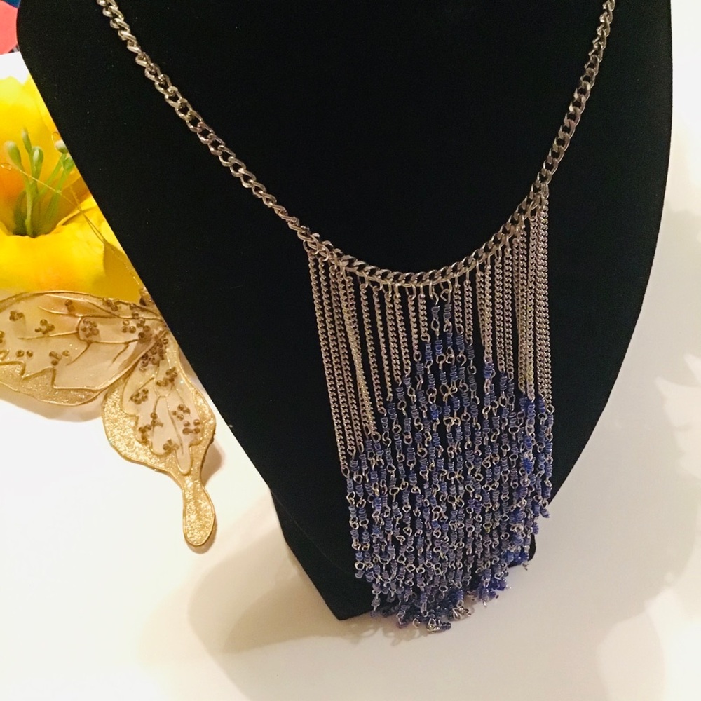 💜NWT HAND BEADED BIB NECKLACE